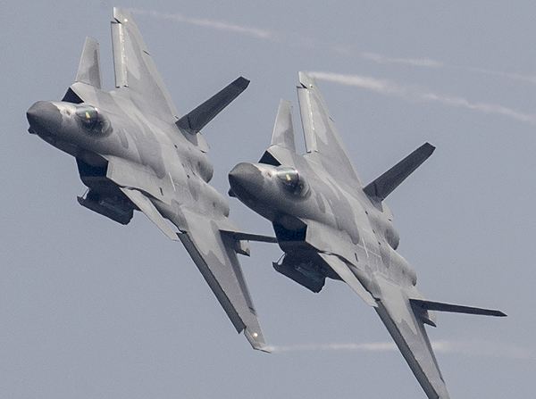 軍事震撼，20架轟炸機傾瀉240枚導(dǎo)彈的力量展示，軍事震撼，20架轟炸機傾瀉導(dǎo)彈力量展示日