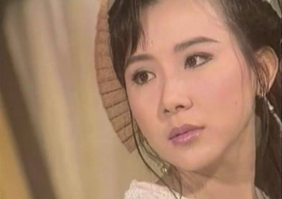 整容毀掉的女星都有誰(shuí)，深度探討與反思，深度探討與反思，整容遺憾，哪些女星因整容失去光彩？