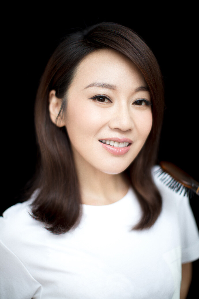 閆妮個人簡介，閆妮，演藝之路的個人簡介