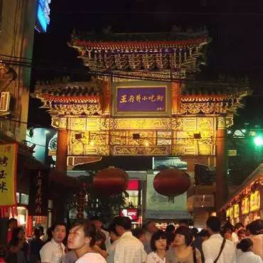 北京最正宗的小吃街——探尋美食之旅，北京正宗小吃街深度游，美食探尋之旅