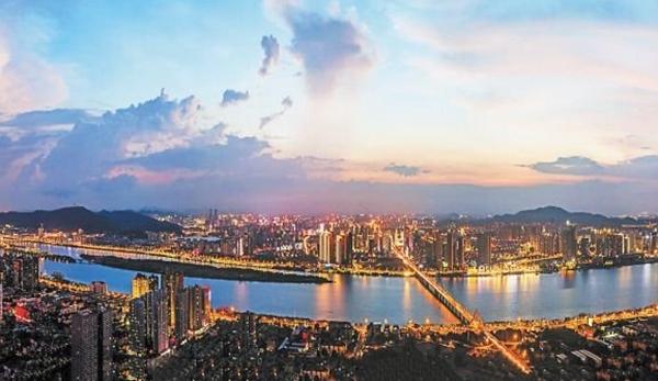 湖南旅游攻略，必去十大景點推薦，湖南旅游攻略，十大必去景點推薦