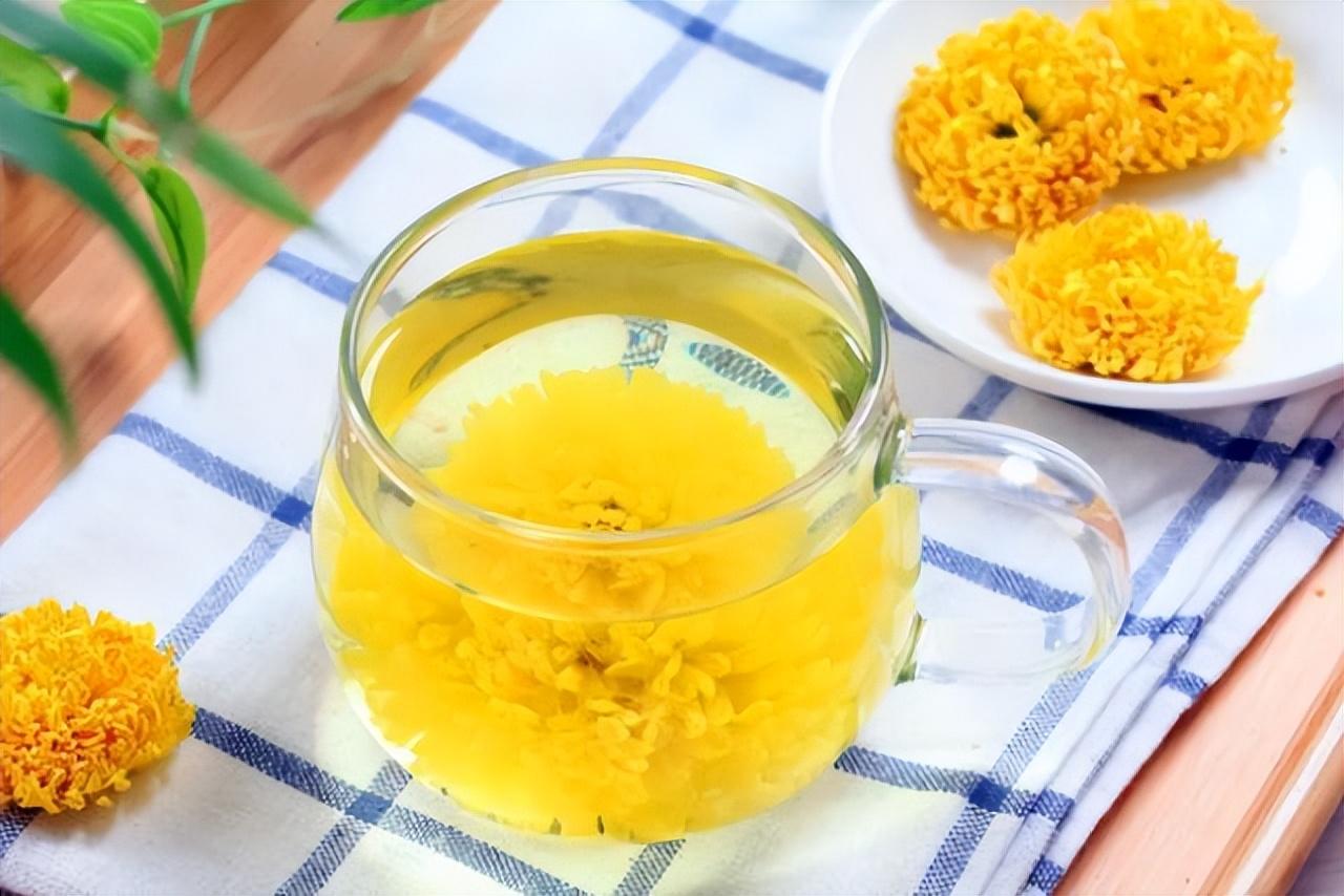 菊花泡水喝的功效，揭示其多重健康益處，菊花泡水喝的神奇功效，多重健康益處揭秘