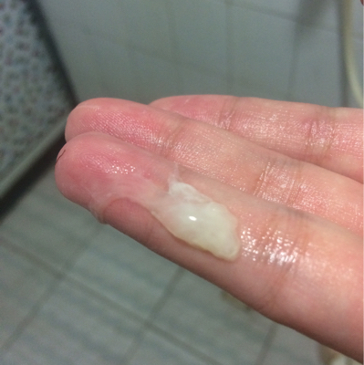 陰部流出來的液體是什么？全面解析女性分泌物，女性陰部流出液體的全面解析，了解女性分泌物成分與特性