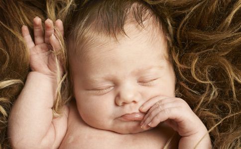 寶寶受涼流鼻涕小偏方，自然療法助寶寶恢復(fù)健康，寶寶受涼流鼻涕的自然療法小偏方，助寶寶恢復(fù)健康的小妙招