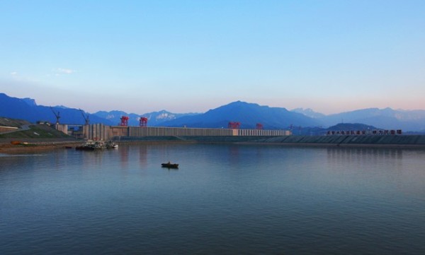 宜昌坐船游三峽大壩，領(lǐng)略壯麗自然風(fēng)光與人文魅力，宜昌，游船探秘三峽大壩，自然與人文的壯麗風(fēng)采